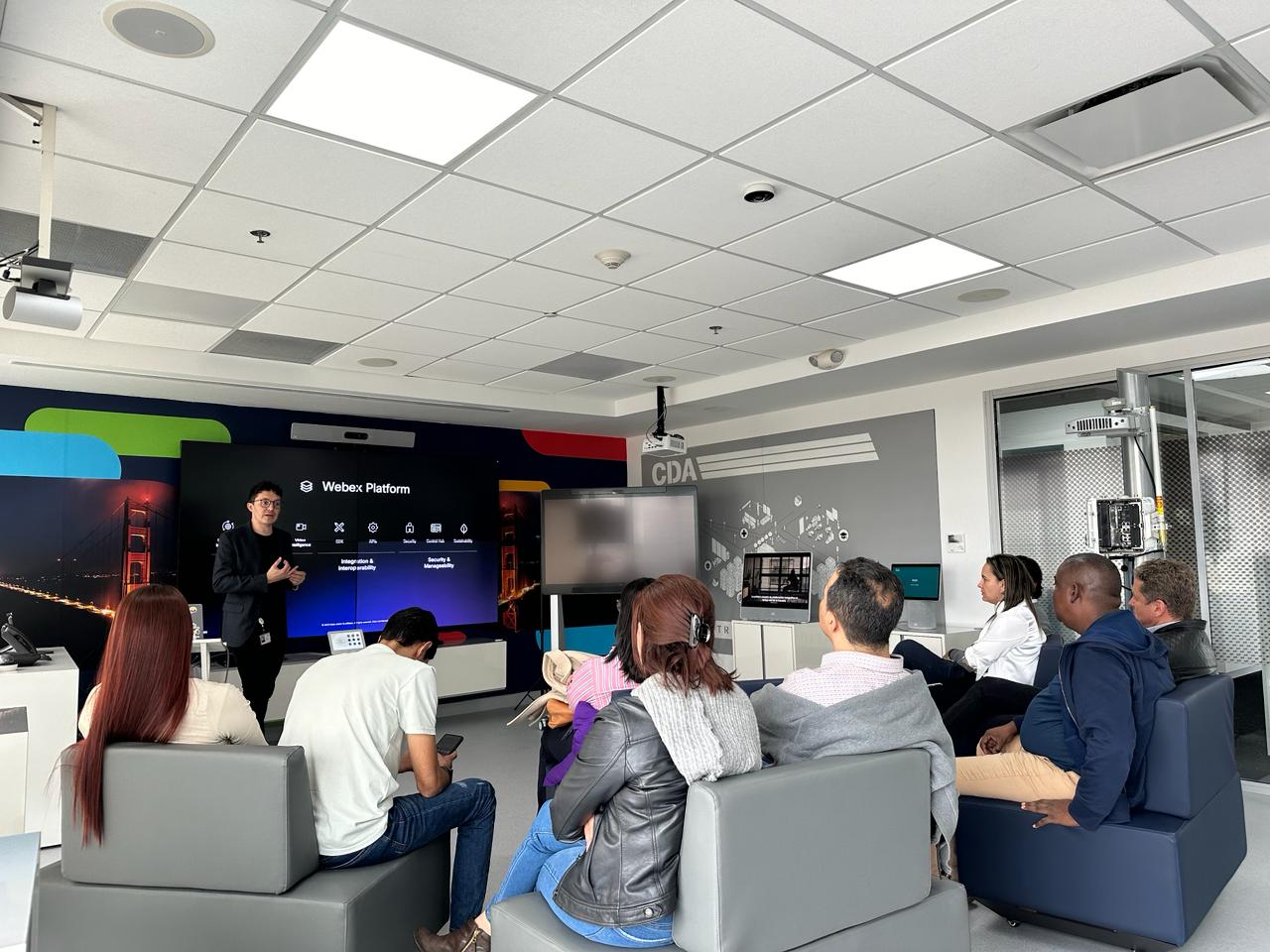 UNIAJC EXPLORA EL ADVANCED TECHNOLOGY CENTER DE CISCO